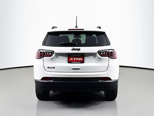 Bright White Clearcoat 2025 Jeep Compass Latitude