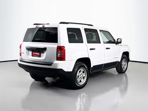 White 2017 Jeep Patriot Sport