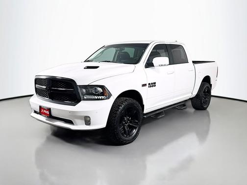 2017 RAM 1500 Night Crew Cab 4x4 5'7' Box