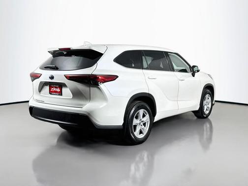 Blizzard Pearl 2020 Toyota Highlander LE