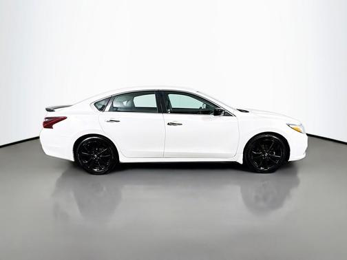 Pearl White 2018 Nissan Altima 2.5 SR