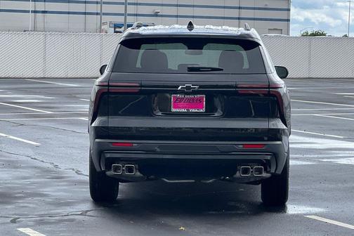 Mosaic Black Metallic 2026 Chevrolet Traverse LT