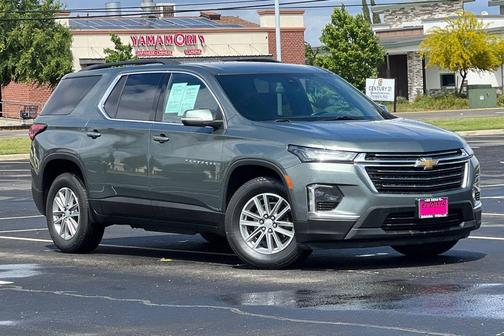 Silver Sage Metallic 2023 Chevrolet Traverse LT Cloth