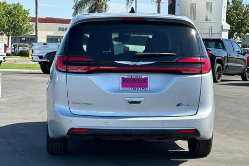 Silver Mist Clearcoat 2024 Chrysler Pacifica Hybrid Select