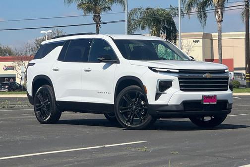 Summit White 2026 Chevrolet Traverse LT