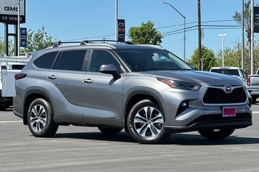 Gray 2025 Toyota Highlander Hybrid XLE