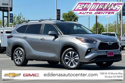 Gray 2025 Toyota Highlander Hybrid XLE