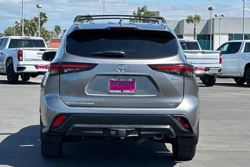 Gray 2025 Toyota Highlander Hybrid XLE