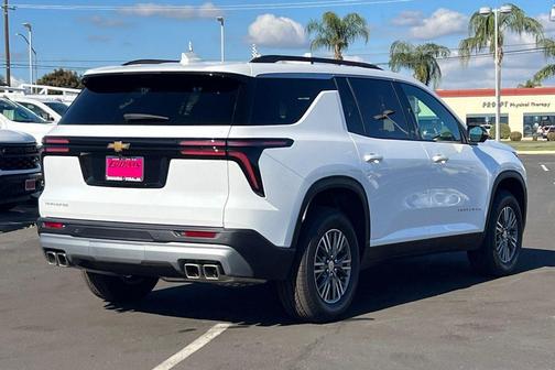 Summit White 2026 Chevrolet Traverse LT