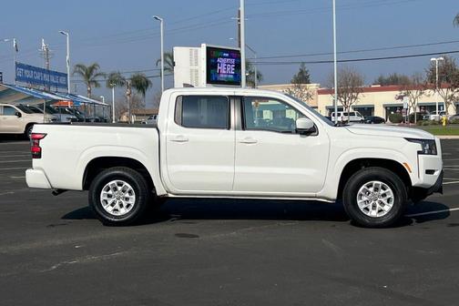 2024 Nissan Frontier SV