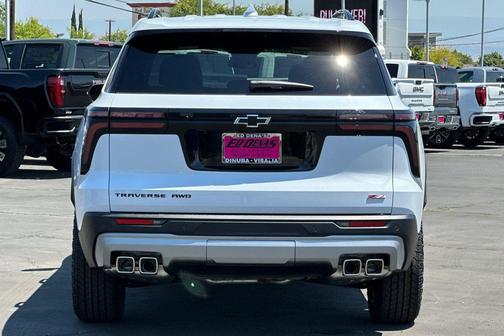 Polar White Tricoat 2026 Chevrolet Traverse AWD Z71