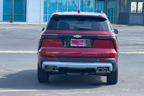 Radiant Red Tintcoat 2026 Chevrolet Traverse LT