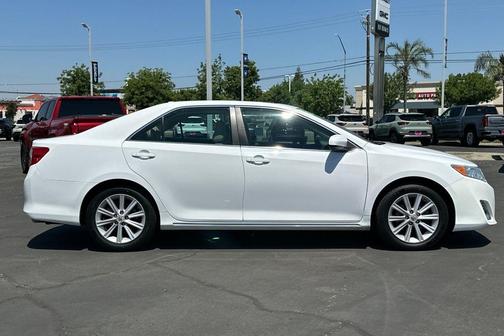 Super White 2013 Toyota Camry XLE