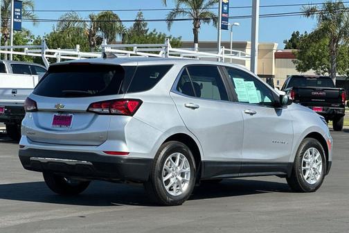 Silver Ice Metallic 2022 Chevrolet Equinox 1LT