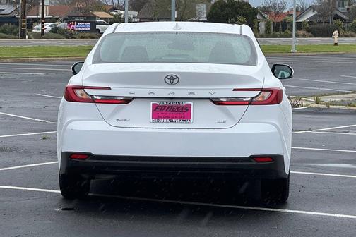 Ice 2025 Toyota Camry LE