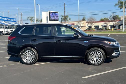 Black 2022 Mitsubishi Outlander PHEV GT