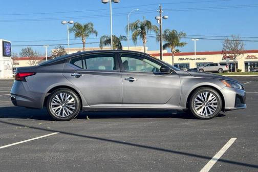 Gun Metallic 2024 Nissan Altima 2.5 SV