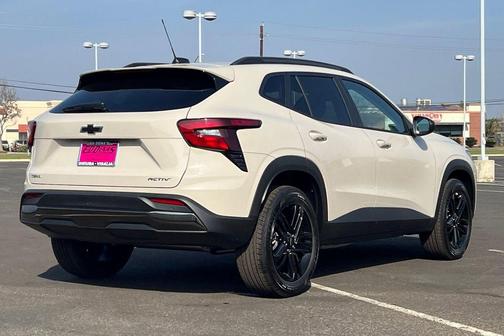 White Sands 2026 Chevrolet Trax FWD ACTIV