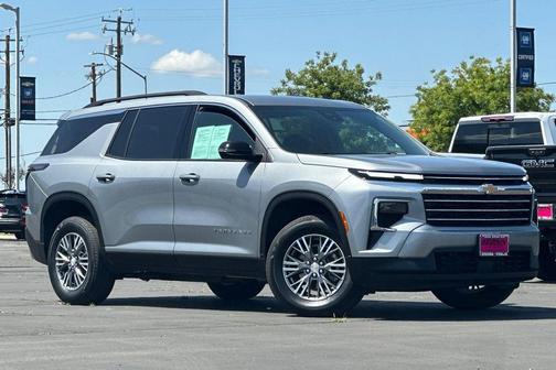 Sterling Gray Metallic 2025 Chevrolet Traverse LT