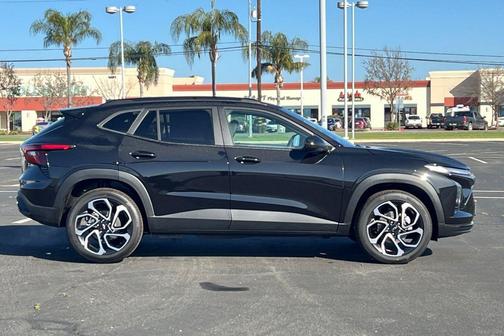 Mosaic Black Metallic 2026 Chevrolet Trax FWD 2RS