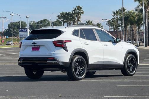 Summit White 2026 Chevrolet Trax FWD ACTIV