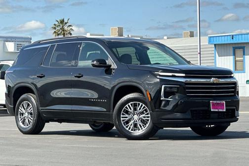 Mosaic Black Metallic 2025 Chevrolet Traverse LT