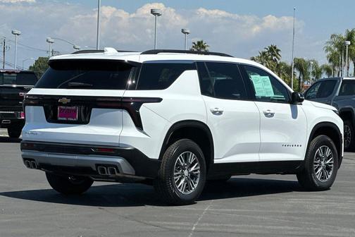 Summit White 2026 Chevrolet Traverse LT