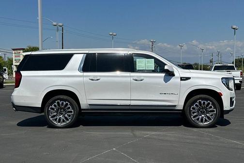 White Frost Tricoat 2023 GMC Yukon XL Denali Ultimate