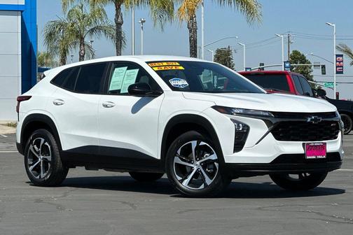 Summit White 2026 Chevrolet Trax FWD 1RS