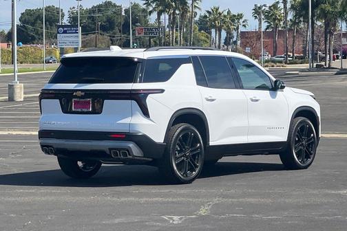 Summit White 2026 Chevrolet Traverse LT