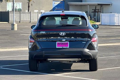 Abyss Black Pearl 2025 Hyundai KONA SE