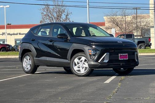 Abyss Black Pearl 2025 Hyundai KONA SE