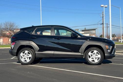 Abyss Black Pearl 2025 Hyundai KONA SE