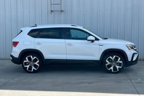 Pure White 2022 Volkswagen Taos 1.5T SEL