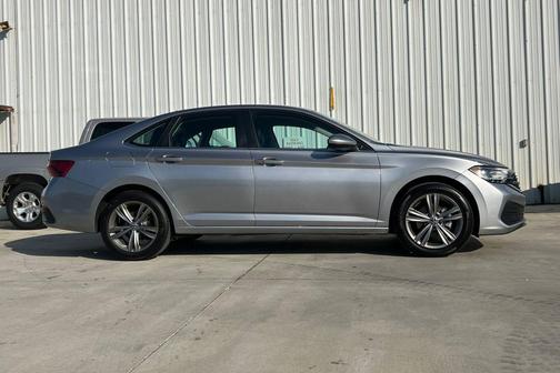 Pyrite Silver Metallic 2024 Volkswagen Jetta 1.5T SE