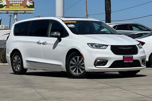 Bright White Clearcoat 2023 Chrysler Pacifica Hybrid Limited