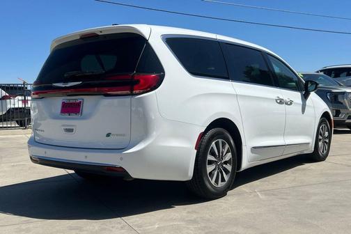Bright White Clearcoat 2023 Chrysler Pacifica Hybrid Limited