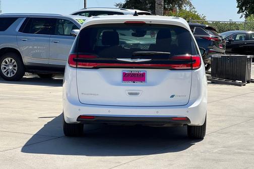 Bright White Clearcoat 2023 Chrysler Pacifica Hybrid Limited