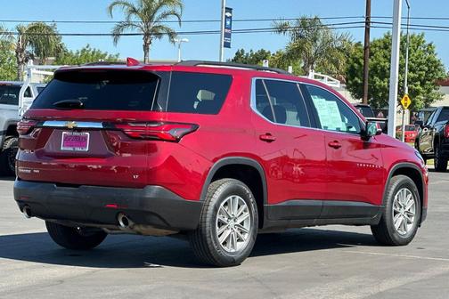 Radiant Red Tintcoat 2023 Chevrolet Traverse LT Cloth