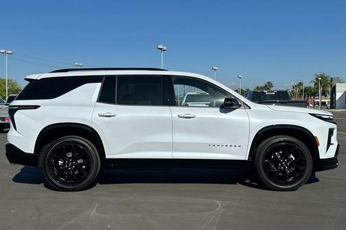 Polar White Tricoat 2026 Chevrolet Traverse RS
