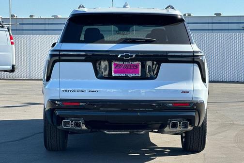Polar White Tricoat 2026 Chevrolet Traverse RS