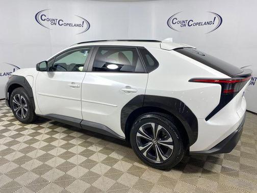 Wind Chill Pearl 2023 Toyota bZ4X XLE
