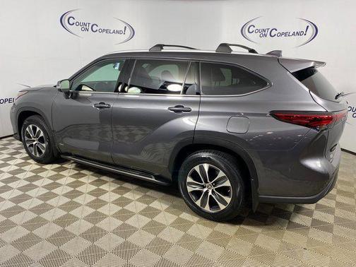 2022 Toyota Highlander Hybrid XLE