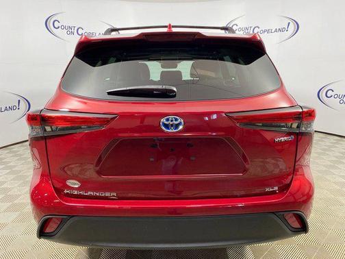 2022 Toyota Highlander Hybrid XLE