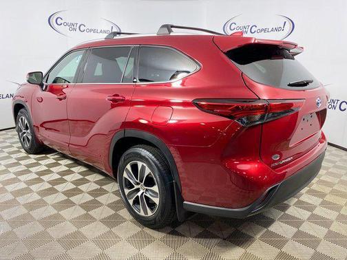 2022 Toyota Highlander Hybrid XLE