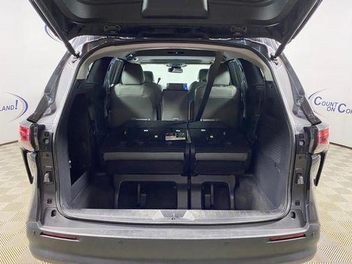 Magnetic Gray Metallic 2025 Toyota Sienna XLE