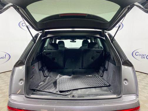 Samurai Gray Metallic 2021 Audi Q7 45 Premium