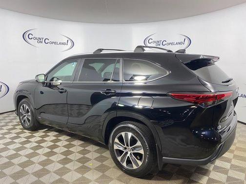 2023 Toyota Highlander Hybrid XLE