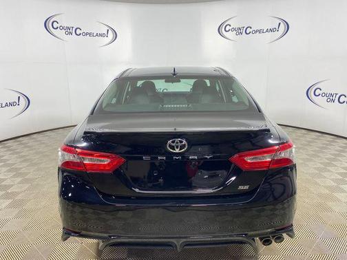 Midnight Black Metallic 2019 Toyota Camry SE