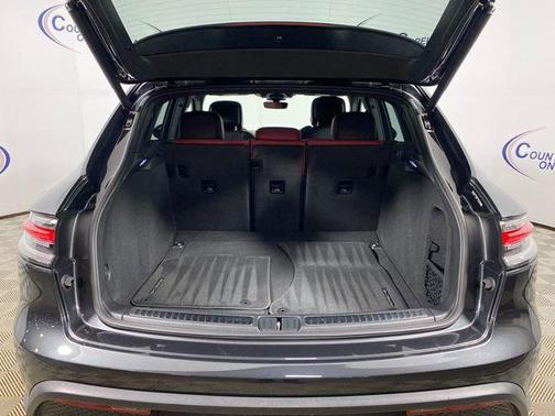 Gray 2024 Porsche Macan Macan